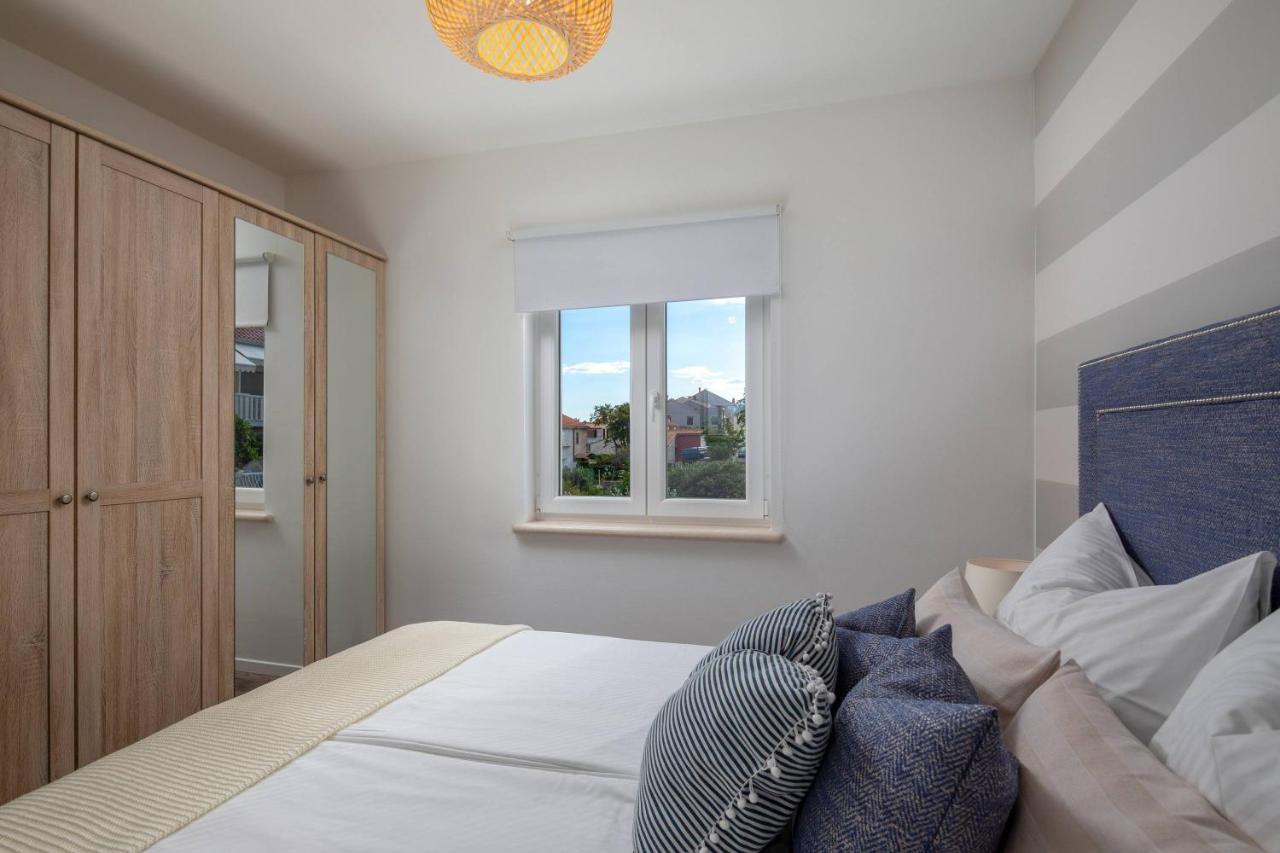 Apartments Valentina Bol Eksteriør bilde