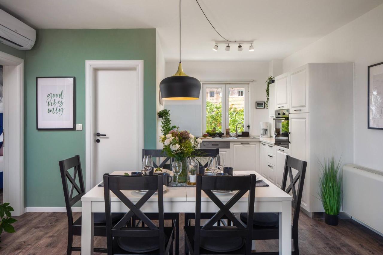 Apartments Valentina Bol Eksteriør bilde