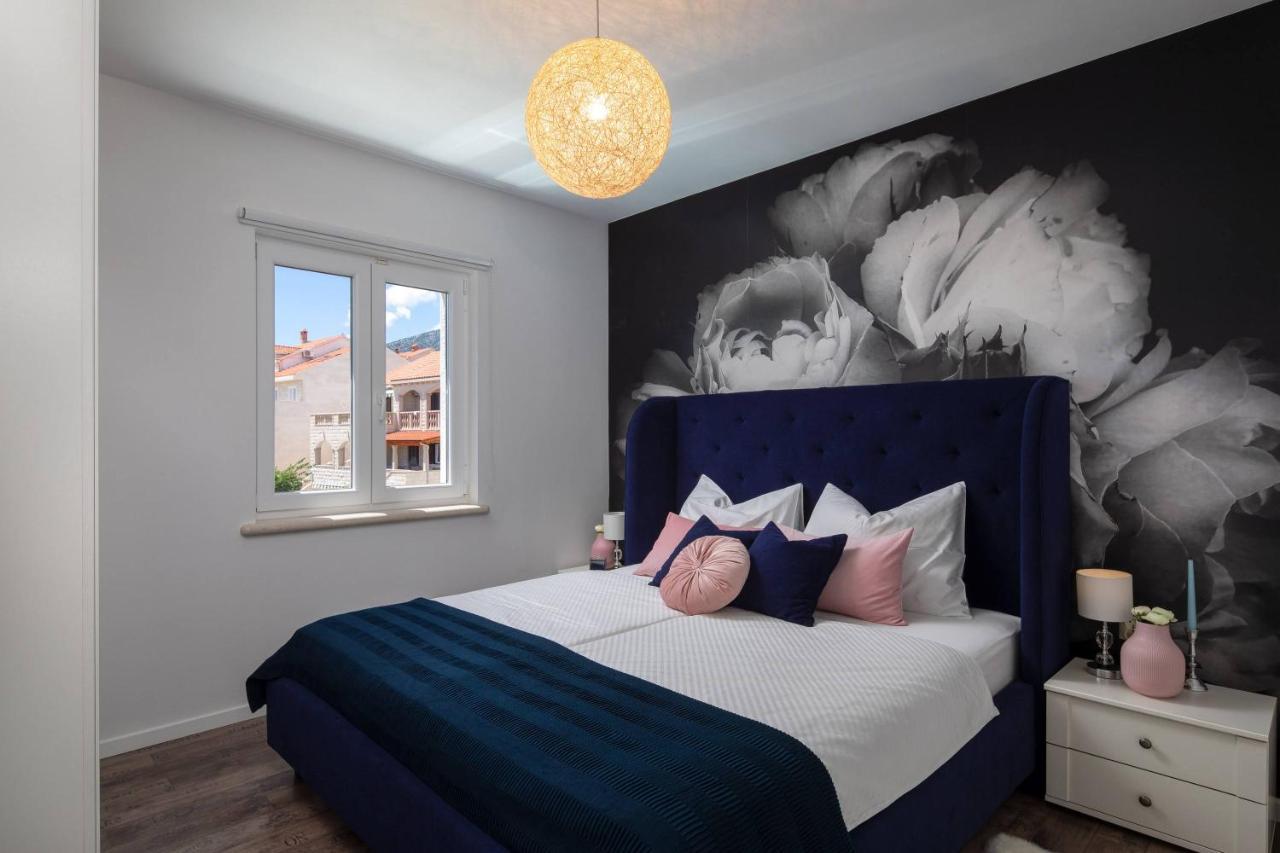 Apartments Valentina Bol Eksteriør bilde