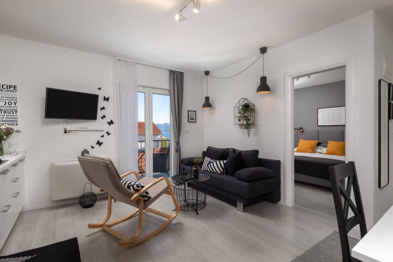 Apartments Valentina Bol Eksteriør bilde